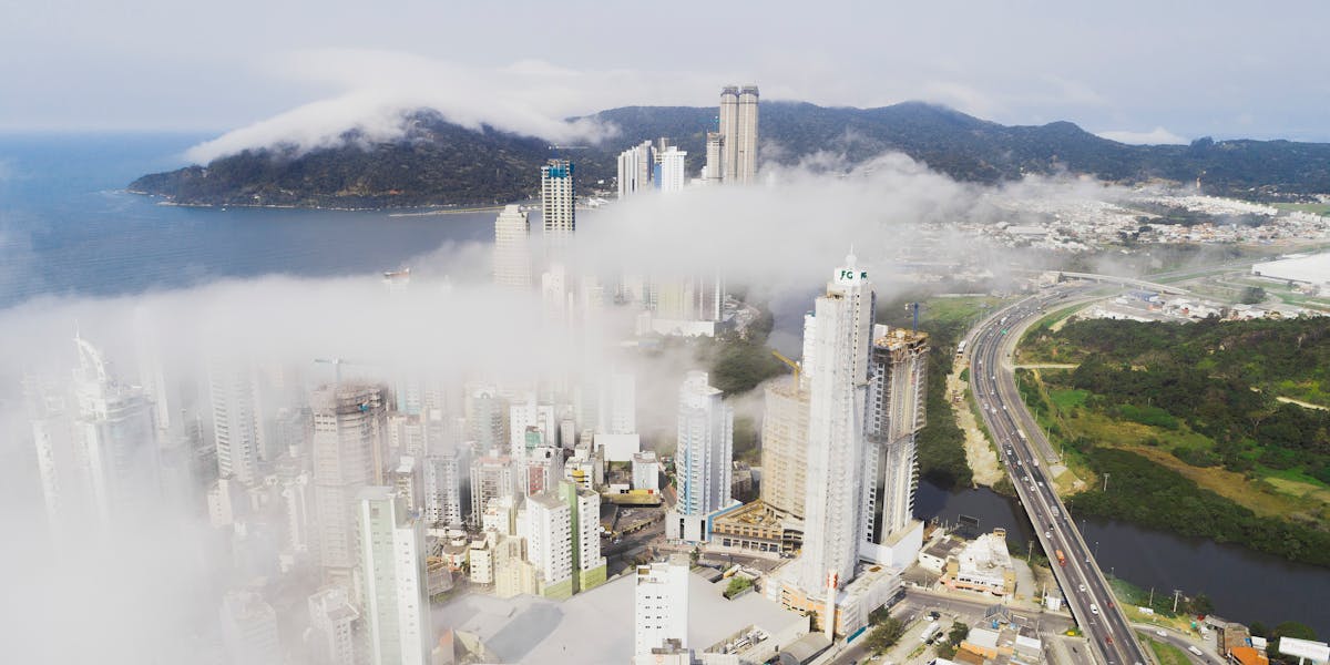 Custo de Vida em BC 2026: Por Que o Tijolo Sobe Mais Que o Salário Local
