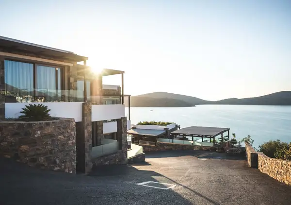 Imóvel de Luxo no Litoral de Santa Catarina: Guia 2026 para Investidores